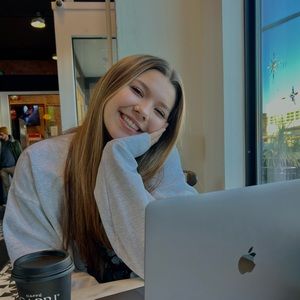 Meet your Posher, Emily